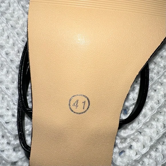 Trendy Black Square Toe Sandal with Black Heel - New - Size 41 - Picture 6 of 6
